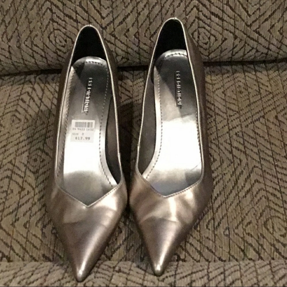 NWT Metallic Prediction Pointed Toes Heels Size 8